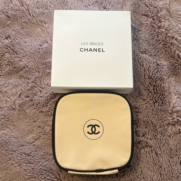 Chanel Les Beiges Compact Shaped Organic Cotton Cosmetic Case - Picture 1 of 12